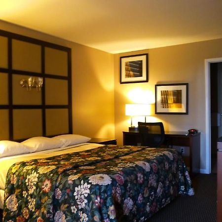 Relax Inn Watertown Γουοτερτάουν Εξωτερικό φωτογραφία