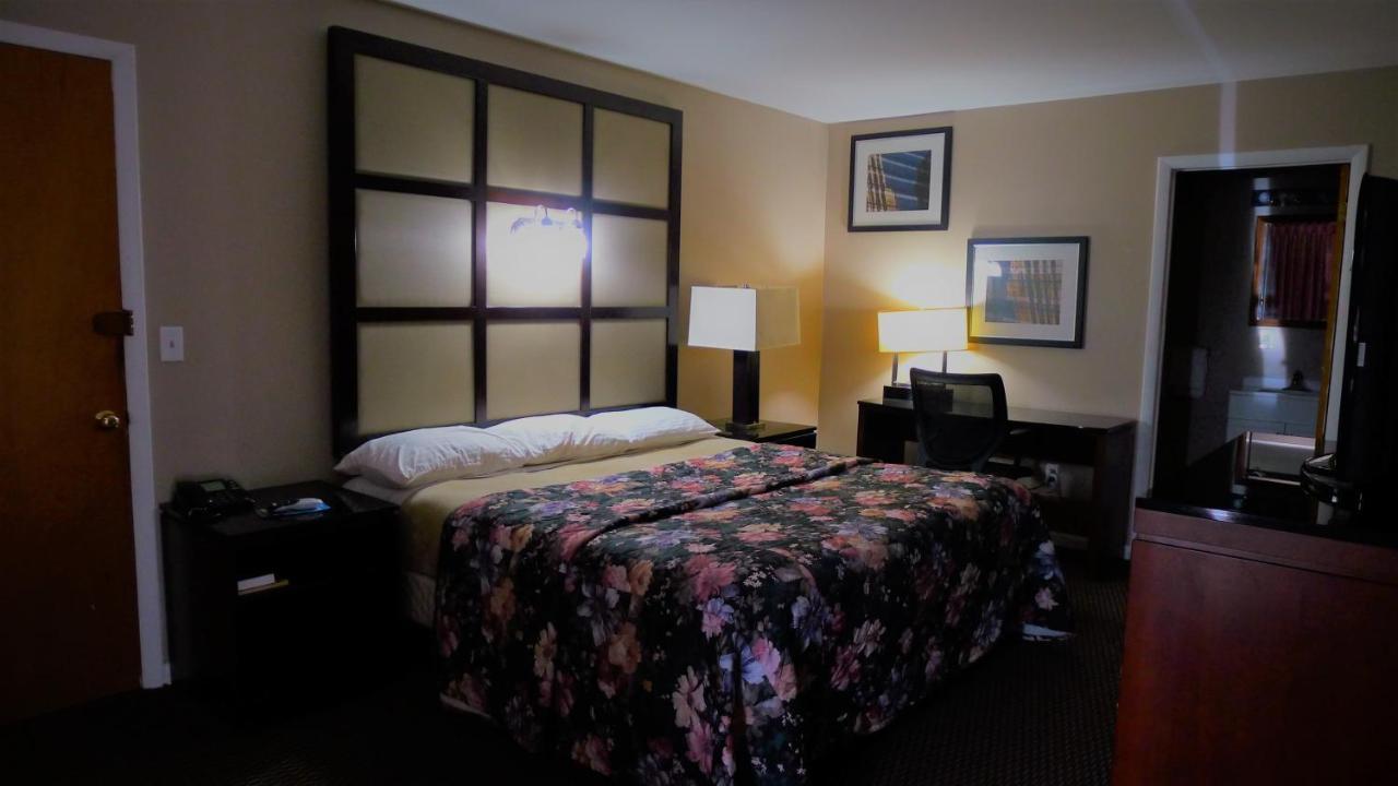 Relax Inn Watertown Γουοτερτάουν Εξωτερικό φωτογραφία