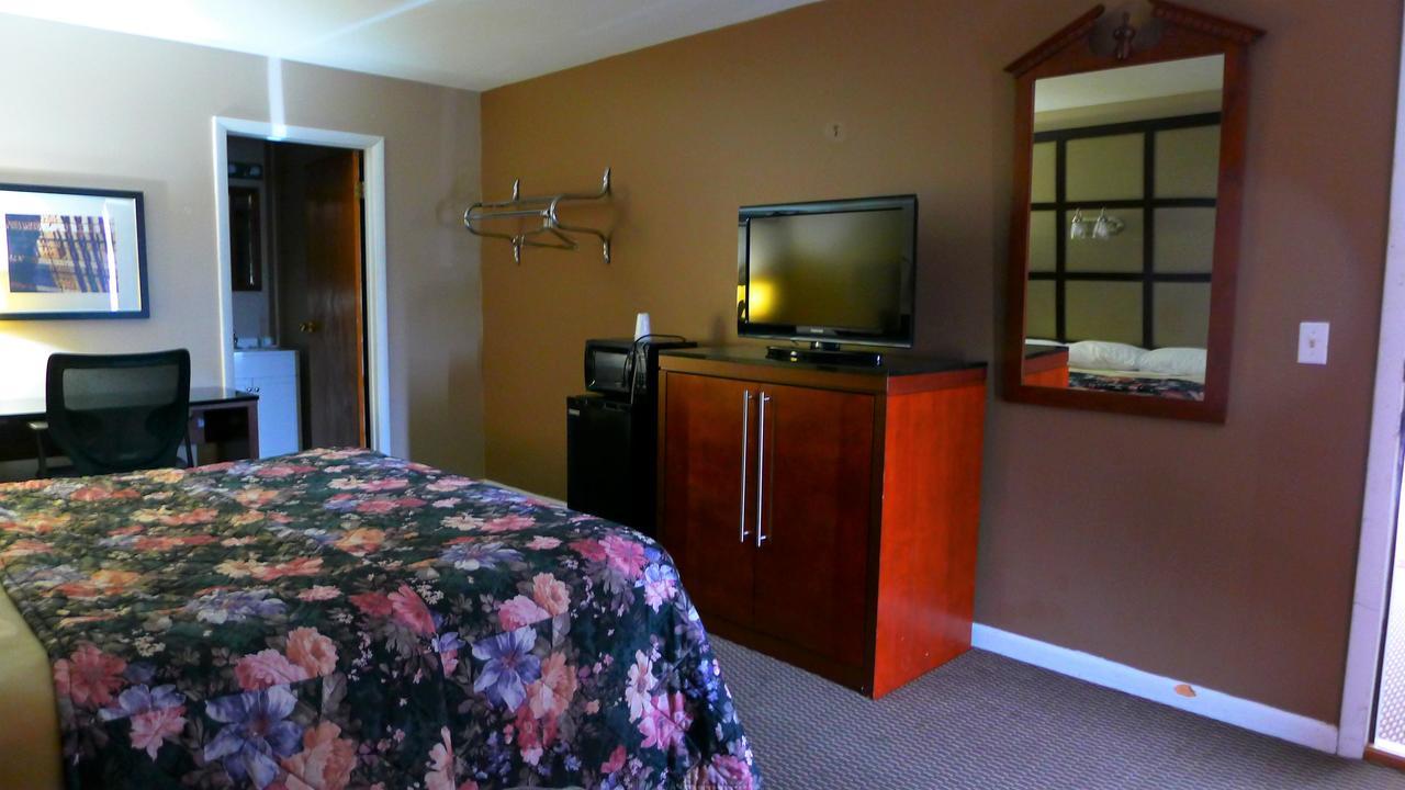 Relax Inn Watertown Γουοτερτάουν Εξωτερικό φωτογραφία